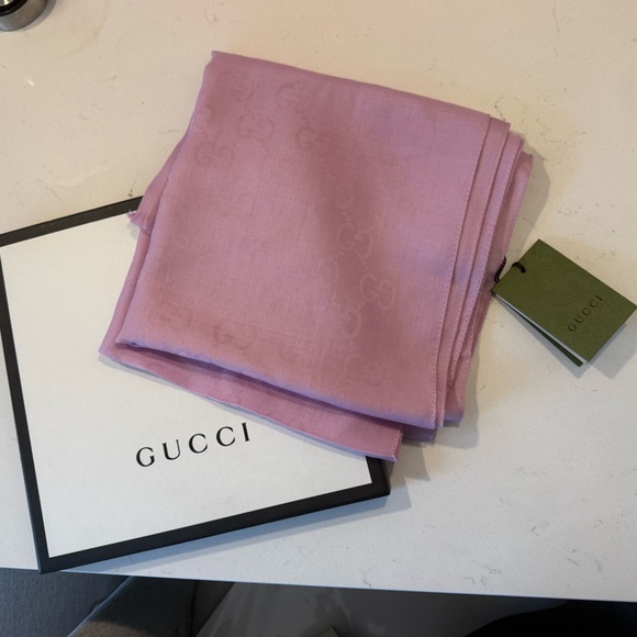 Gucci Soft Pink scarf